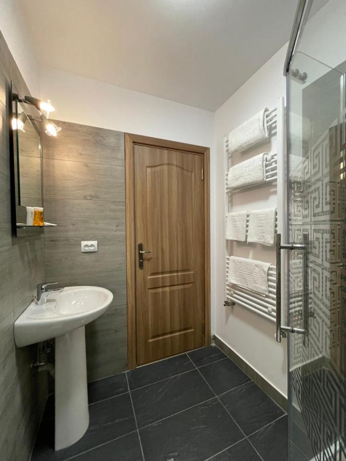 Schei Central Studios In The Heart Of Brasov Luaran gambar