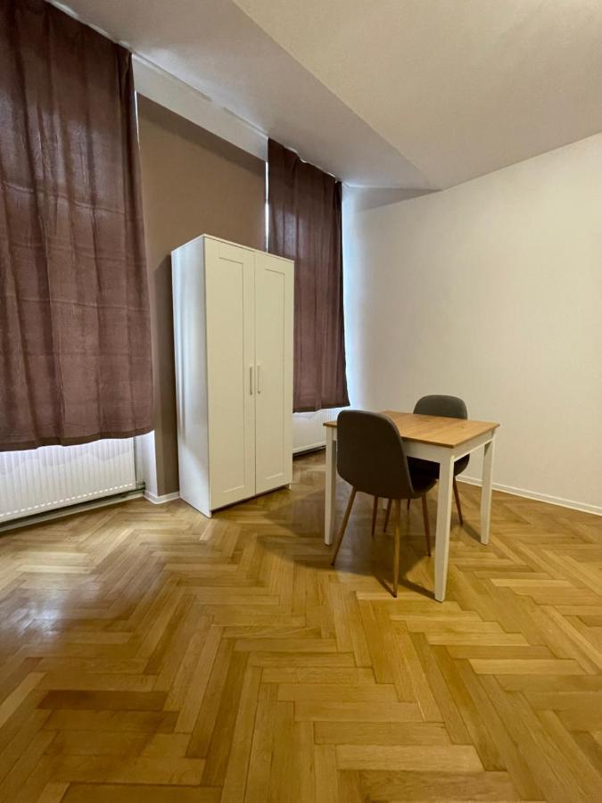 Schei Central Studios In The Heart Of Brasov Luaran gambar