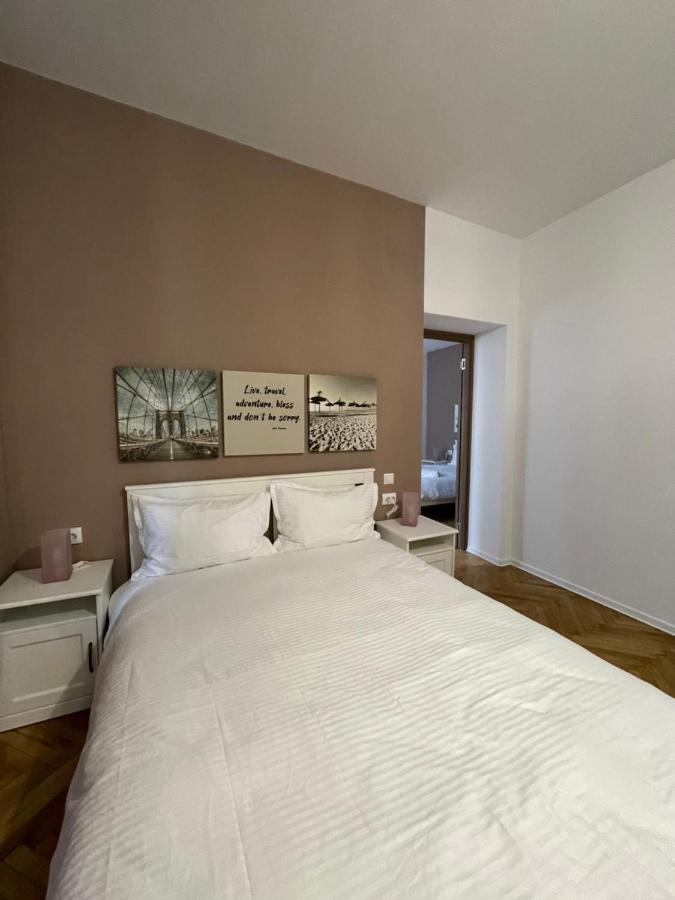 Schei Central Studios In The Heart Of Brasov Luaran gambar