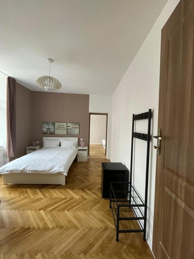 Schei Central Studios In The Heart Of Brasov Luaran gambar