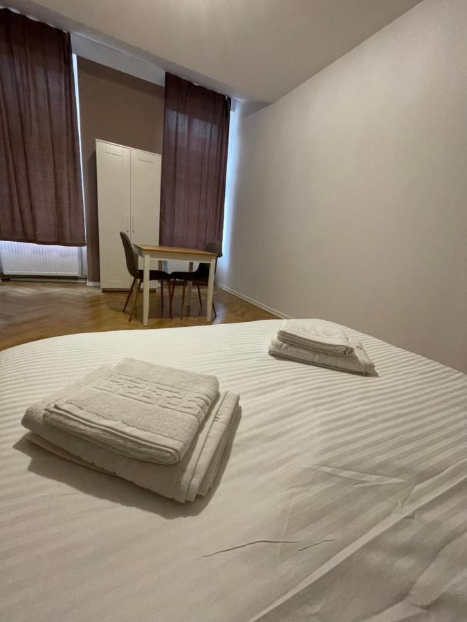 Schei Central Studios In The Heart Of Brasov Luaran gambar